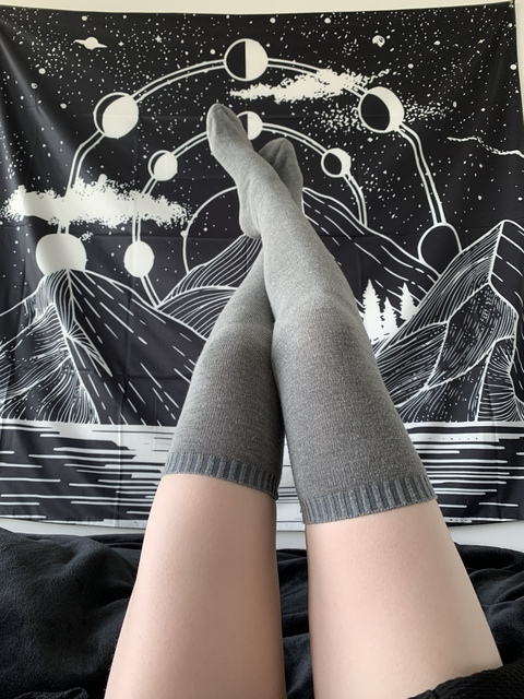 Rosie @rosielovafeet cover picture