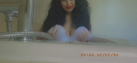 Roxanne West @roxannewest cover picture