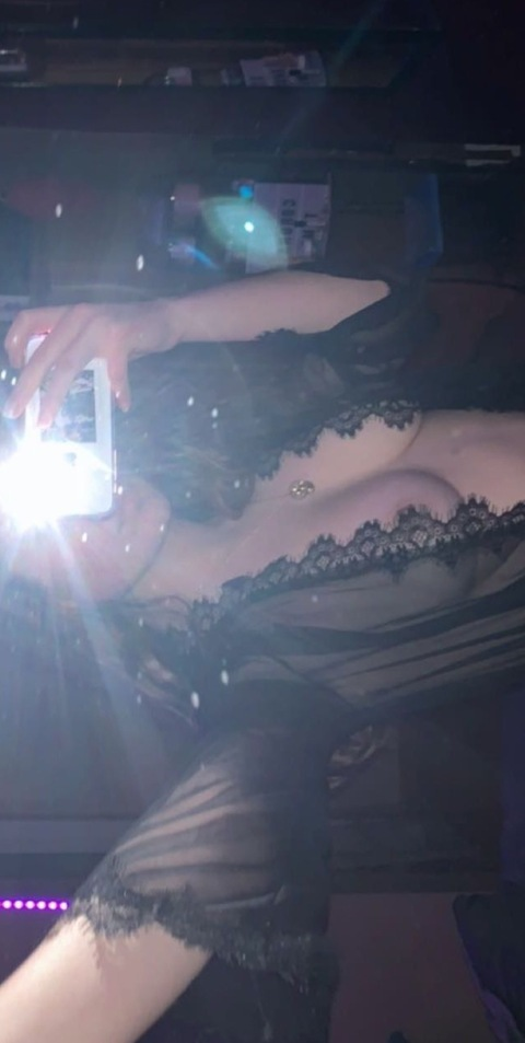 Sam @samantiche cover picture