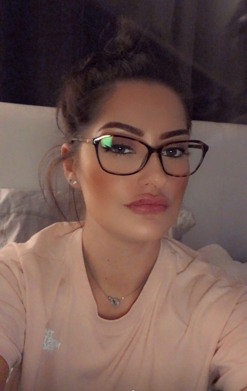 Curvy Carmel @sexyvj cover picture