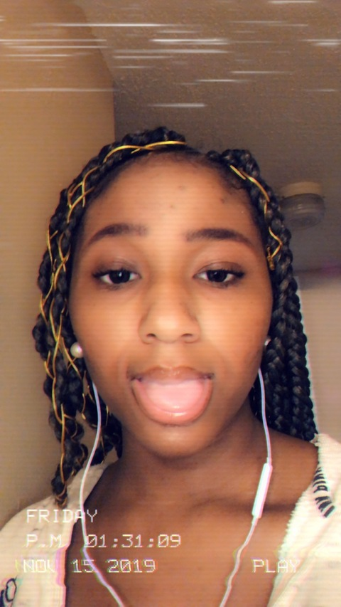 Shae @shaebae cover picture