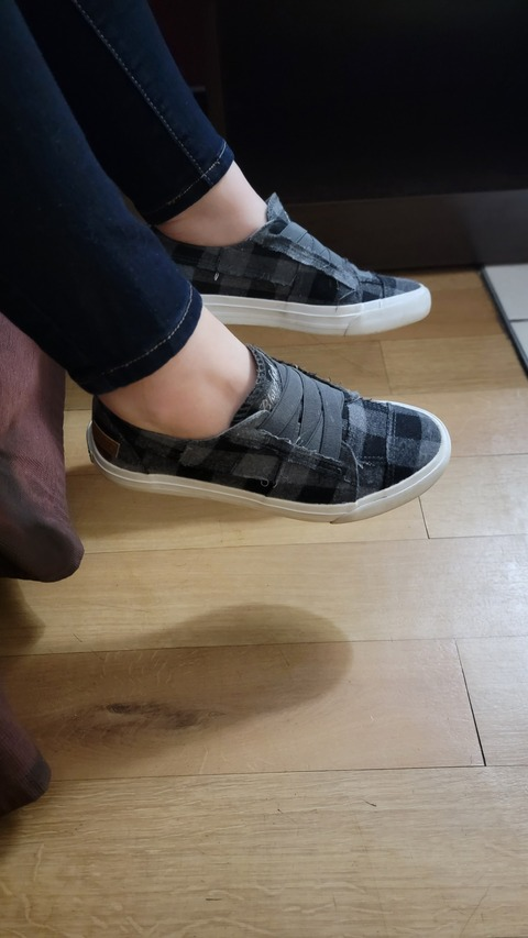 Shannon lovely @slovelyfeet cover picture