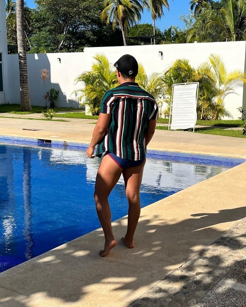 A. @soy.almazan cover picture