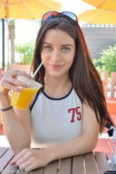 Sofia @soytuputita cover picture