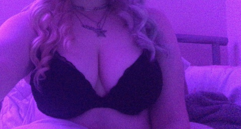 Ivy Starkey @starbabyivy cover picture