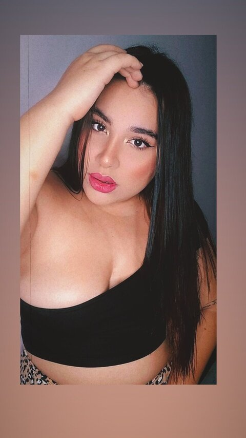 Stefani Restrepo @stefany1701 cover picture