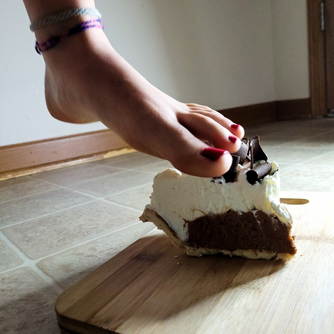 Stella Mckinny @stellafeeties cover picture