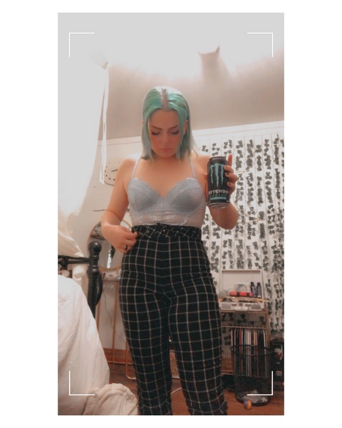 Sydney Roark @syneysweets cover picture