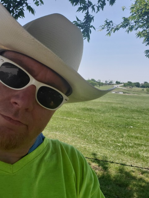 BigRed is here!🤪 @theoriginalbimbolover cover picture