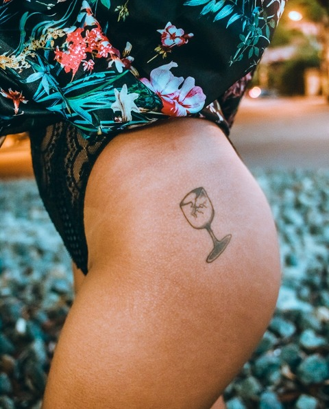 Thaís Monteiro @thepandorabox cover picture