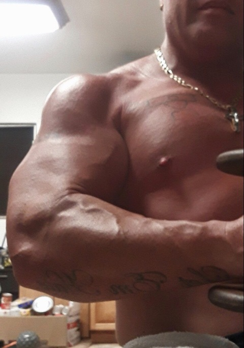 Keanu von Kreutz @therealkeanu cover picture