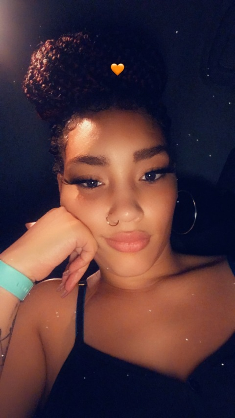 Brianna Moore @thickyellowbone cover picture