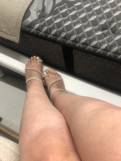 Jewel Rose @toesonparade cover picture