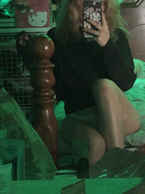 Elianna Alejo @tolonley cover picture