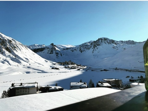 Tom @tom_skiz cover picture