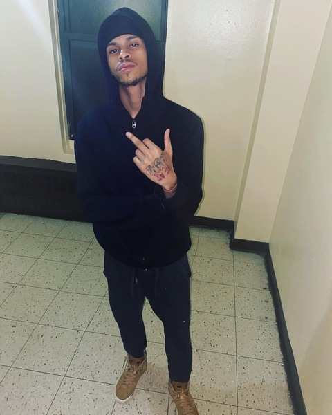 Trizzyrozay 🗽 @trizzyrozay cover picture