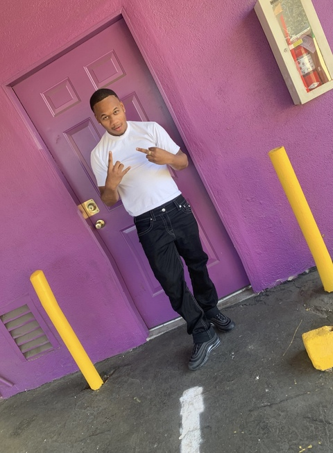 Antoine @twonfrmtheeast cover picture