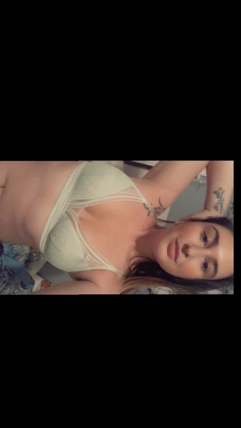 Amberlynee @u103203455 cover picture