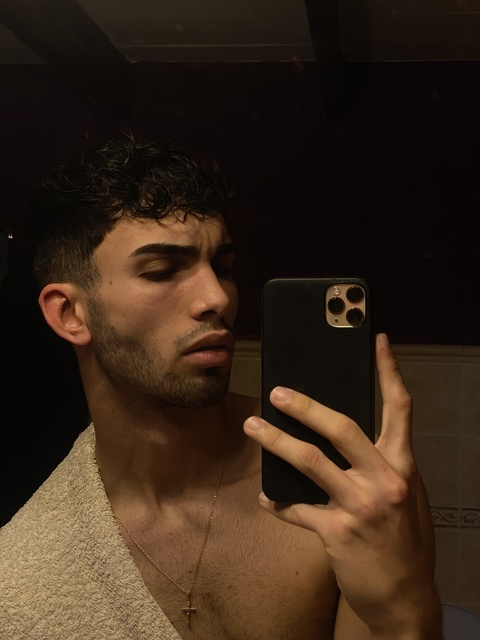 Chriiisss @u111974988 cover picture