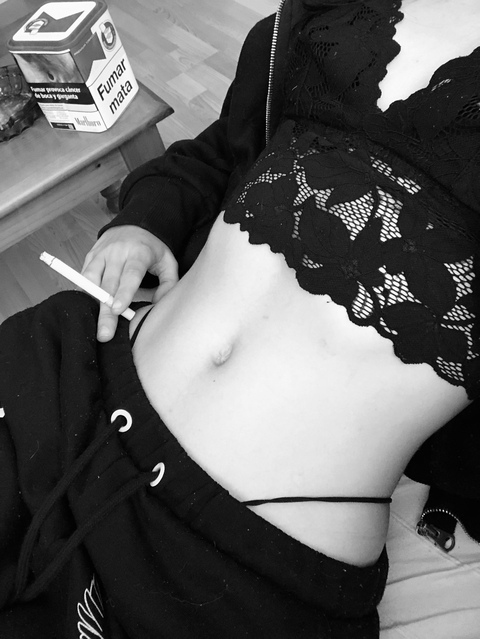 Laura @u135935571 cover picture