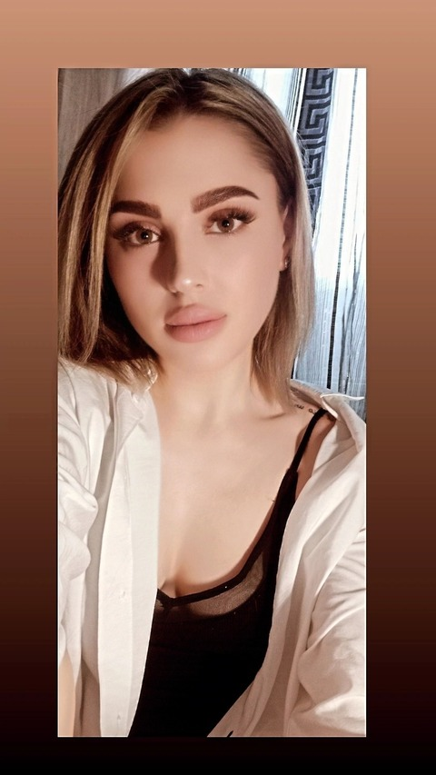 Cristina @u276480303 cover picture