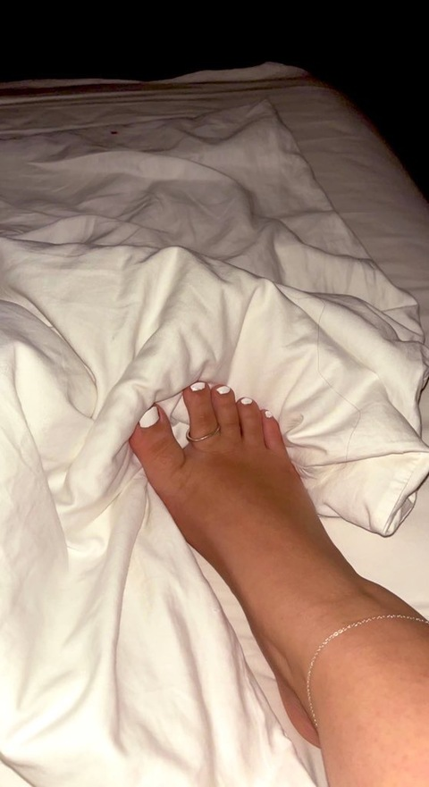 angelfeet224 @u279900343 cover picture