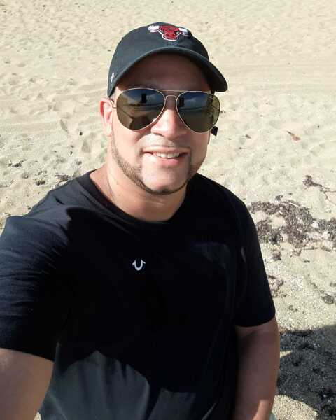 Jon @u64078160 cover picture