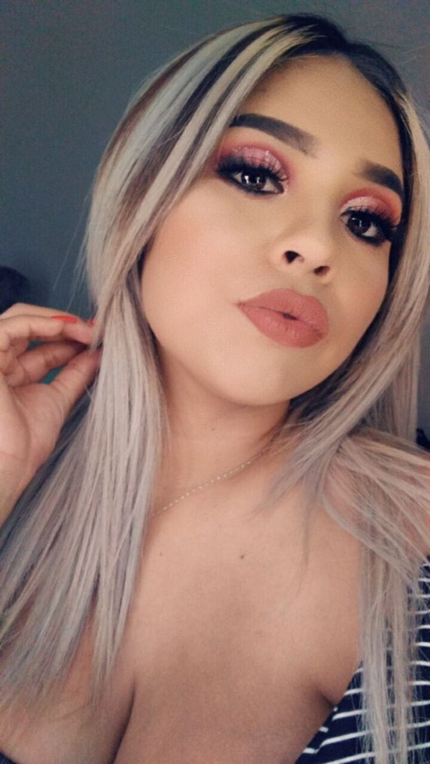 Velly @vellysanchez cover picture