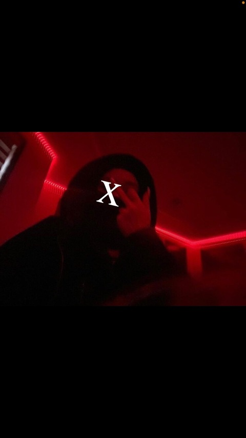 vv @viviaaan cover picture