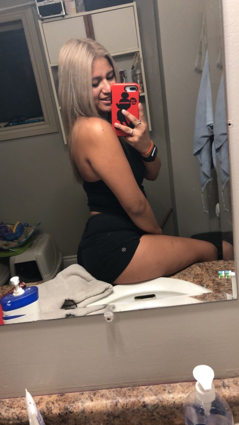 Hannah @whistlebabe789 cover picture