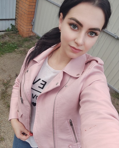 Valeriia @whitecandie cover picture