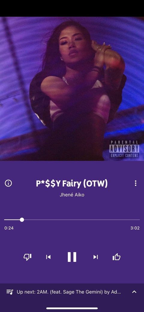 Hannah @wineandmoans cover picture