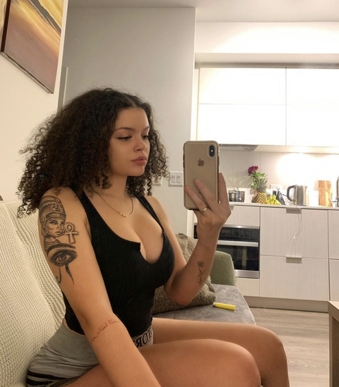 Gold 💫 @yeok8 cover picture