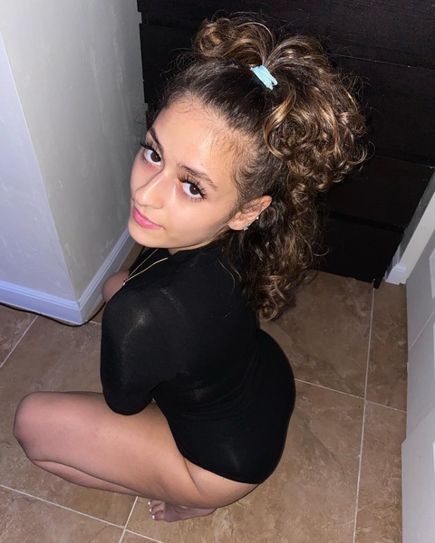 Zeina Afyouni @zeinasweett cover picture